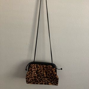 Cute crossbody or shoulder bag cheetah print.